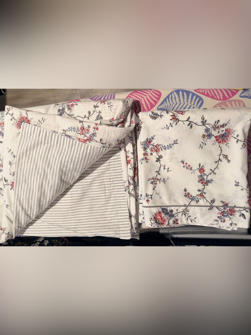 Ikea King Size Floral Cotton Duvet Cover Set in White with Red & Blue Accents